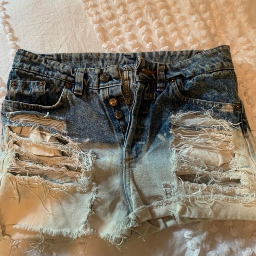 Levis Bleach Shorts
